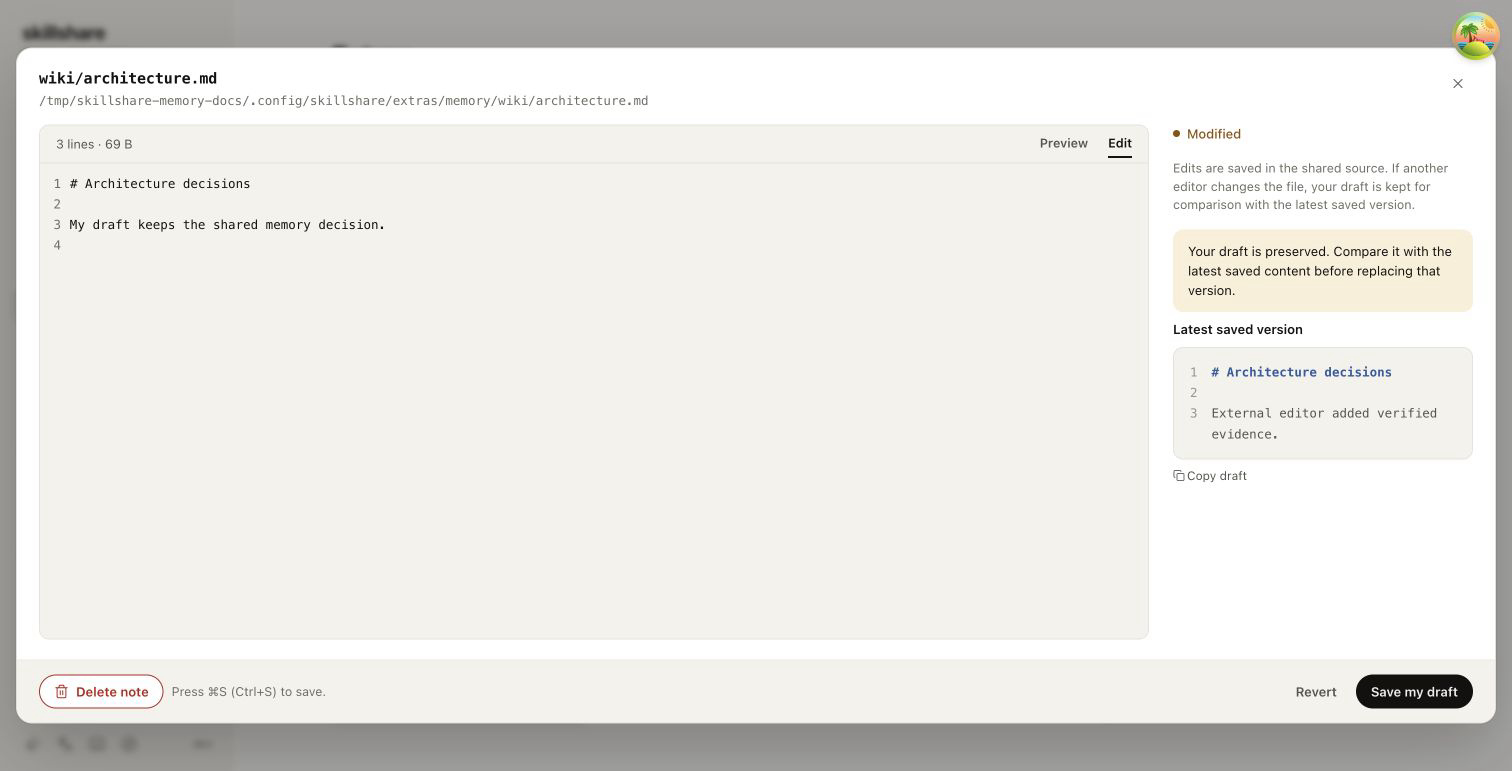 English editor preserving the draft beside the latest saved version